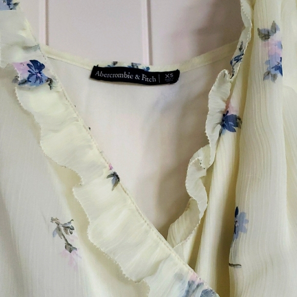 Abercrombie & Fitch Floral Wrap Dress - Picture 2 of 4